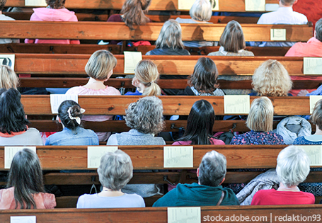 Material des Monats: Ablauf eines Gottesdienstes in der katholischen und evangelischen Kirche für den Religionsunterricht